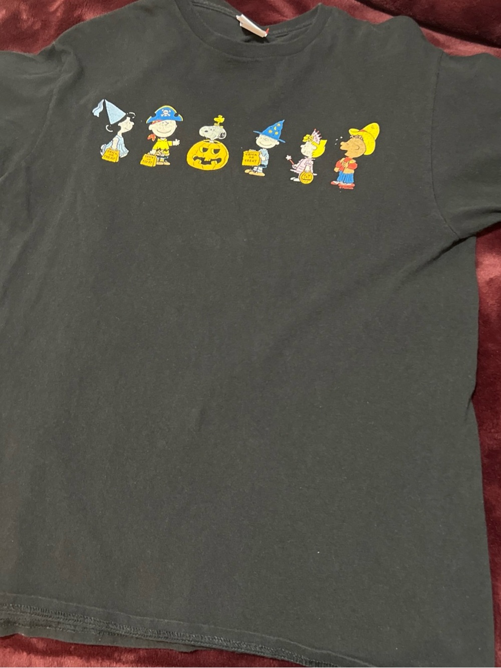 Vintage Black Peanuts gang  Halloween Graphic T-shirt size small